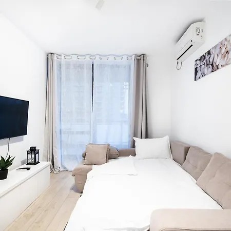 White Luxury Aviatiei Apartment Bucharest