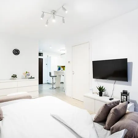 White Luxury Aviatiei *