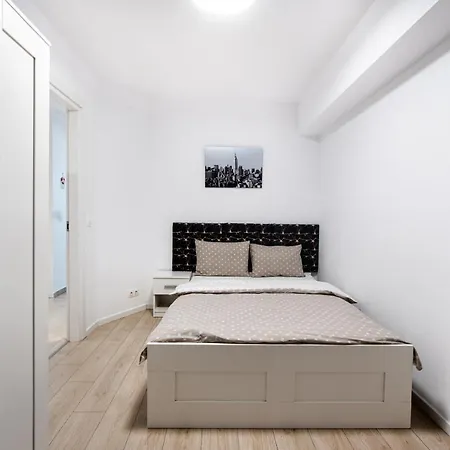 White Luxury Aviatiei *