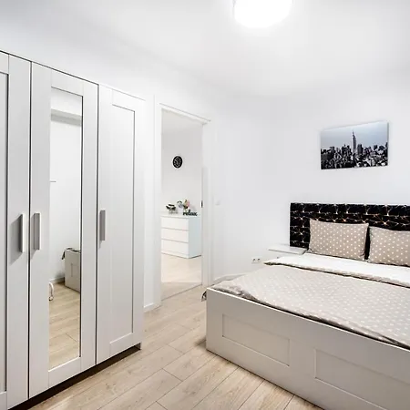 White Luxury Aviatiei Apartment