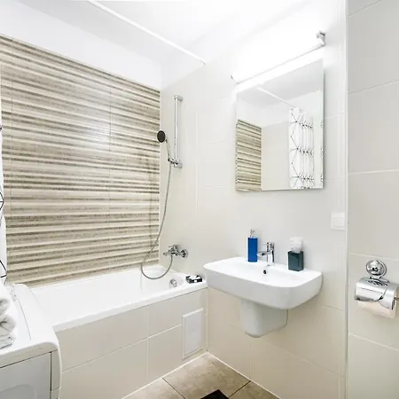 White Luxury Aviatiei