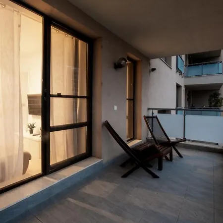 White Luxury Aviatiei Apartment