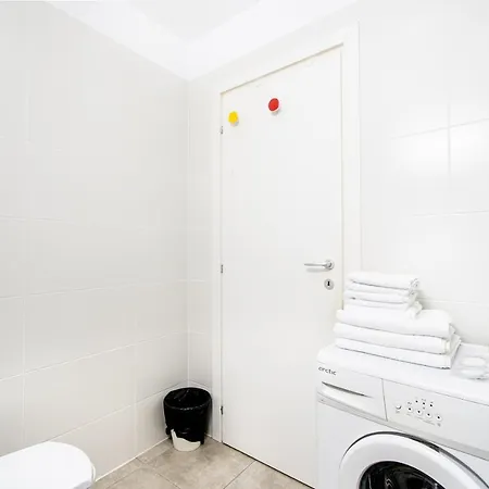 White Luxury Aviatiei Apartment *