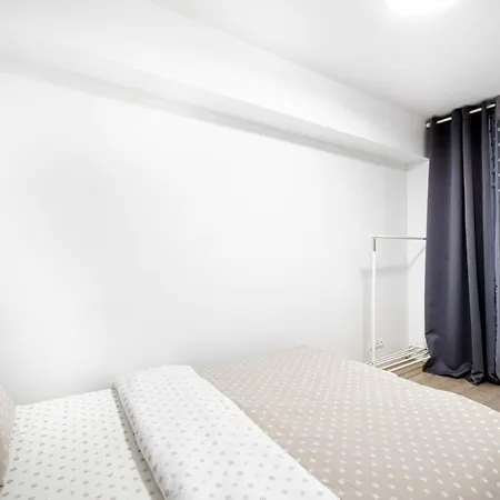 White Luxury Aviatiei